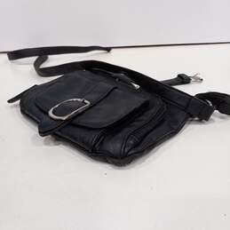 Womens Black Leather Silver Tone Zip Crossbody Bag alternative image