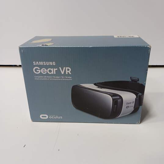 Samsung Gear VR Headset IOB image number 1
