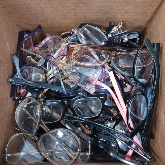 6.3lbs. Bulk Lot of Assorted Eye Glasses image number 2