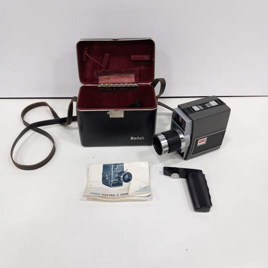Electric 8 Movie Camera with Storage Case image number 1