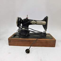 1923 ATQ Singer 99K Sewing Machine W/ Case alternative image