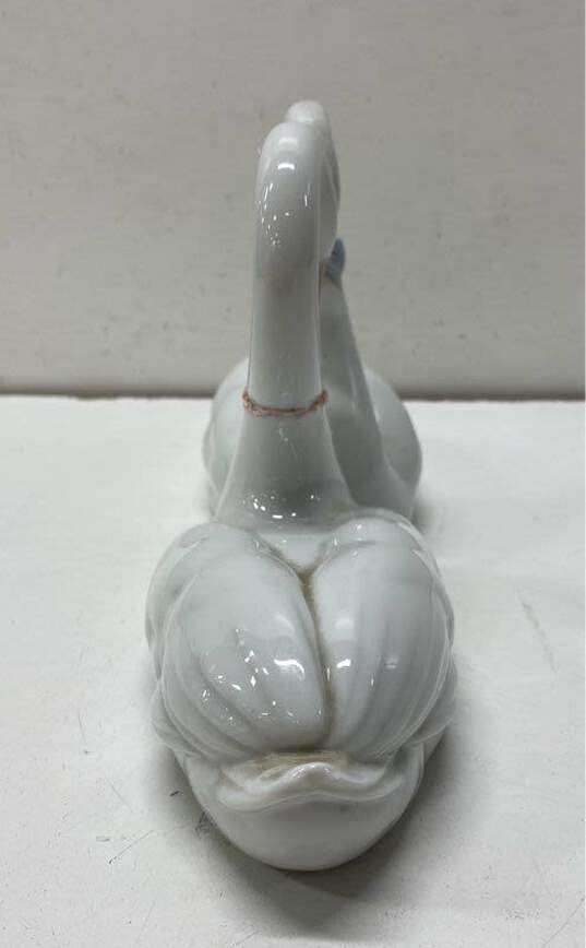 LLADRO Kissing Swans Endless Love Hand Made Porcelain Swans image number 3