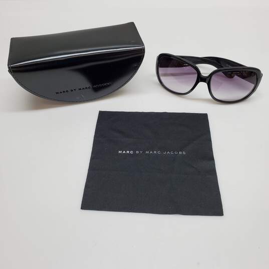AUTHENTICATED MARC BY MARC JACOBS PURPLE LENS SUNGLASSES W/ CASE image number 1