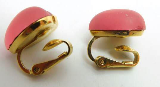 VNTG Crown Trifari Pink Lucite & Gold Tone Heart Clip-On Earrings 7.8g image number 4