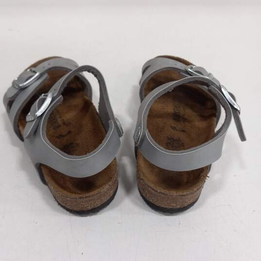 Birkenstock Girls Silver Sandals Size 26 image number 3