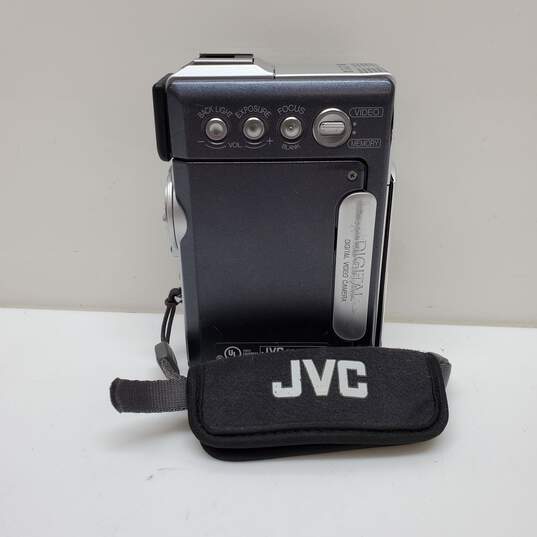 UNTESTED JVC GR-DVP3U Mini DV Compact Digital Camcorder image number 4