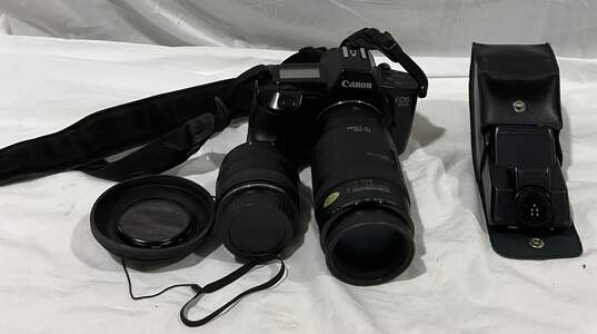 Canon EOS 650 Film Camera w/ Accessories image number 1