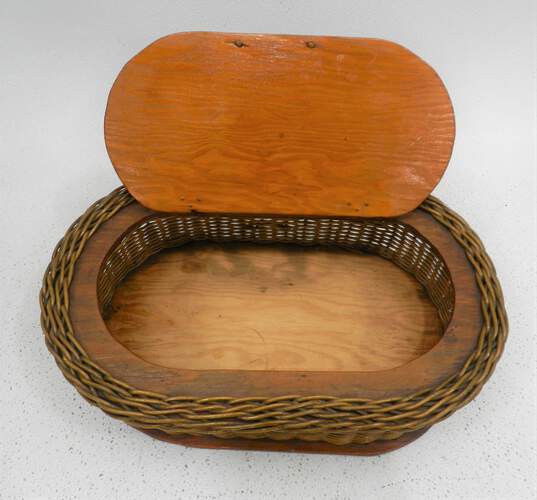 VNTG/ANTQ Woven Rattan Sewing Or Storage Basket w/ Wood Lid image number 2