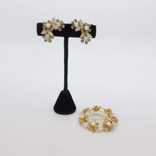 VTG Weiss Goldtone Rhinestone White Glass Enamel Leaf Clip Earrings & Brooch Set image number 1
