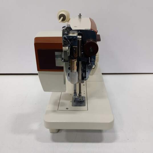 Vintage Singer Sewing Machine Model 5525 In Case image number 5