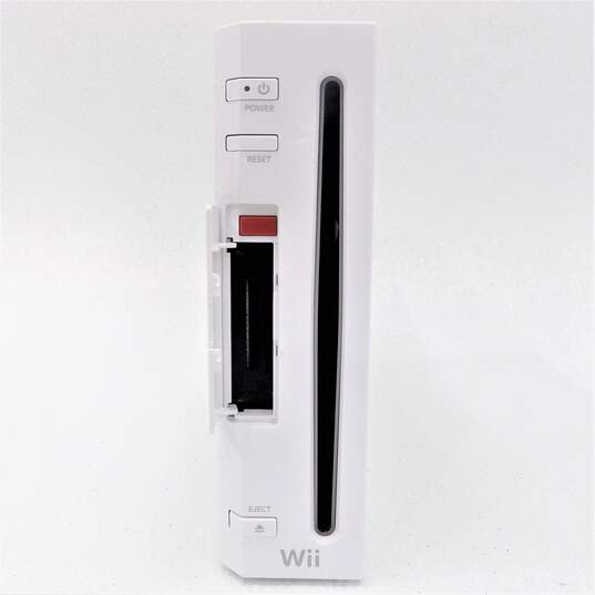 Nintendo Wii W/ 2 Controllers 3 Games 1 Nunchuk Chicken Riot image number 2