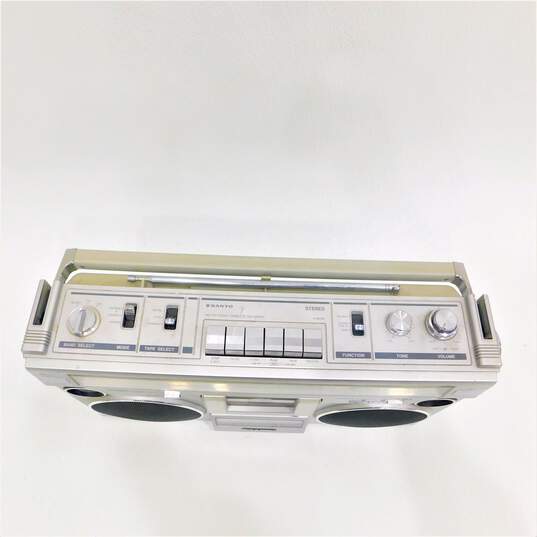 VNTG Sanyo Brand M9978F Model Stereo Radio Cassette Recorder (Parts and Repair) image number 3