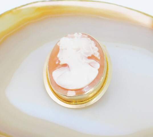 Romantic 14K Yellow Gold Cameo Pendant Brooch 3.0g image number 1