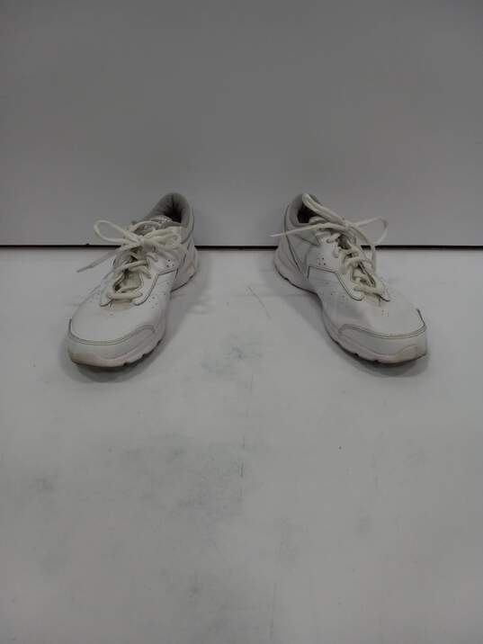 Women's Nike Training Core Motion White Athletic Sneakers Sz 11 image number 1