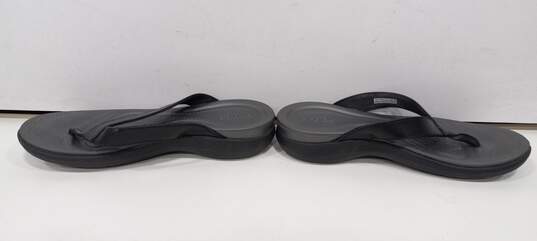 Crocs Dual Comfort Women's Black Rubber Sandals Size 8 image number 2