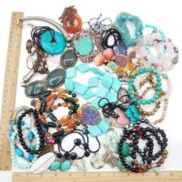 2.0lbs Assorted Stone Wearable Vintage Jewelry Lot alternative image
