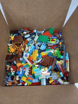 9 Pounds Of Assorted Lego Pieces & Bricks