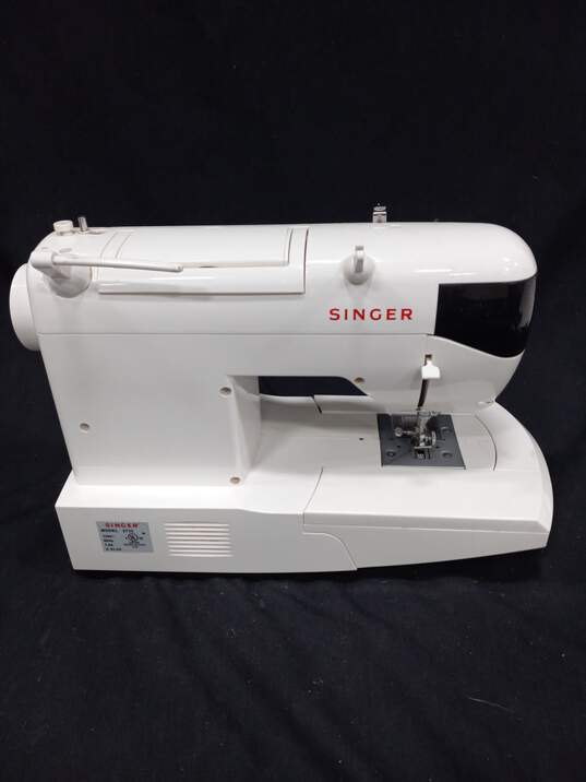 Singer Model 2732 White Sewing Machine with Foot Pedal image number 3