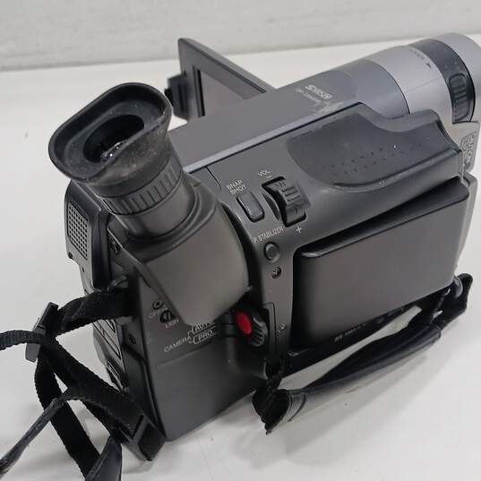 JVC Compact VHS Tape Camcorder Model No. GR-SXM915U w/Carrying Case and Accessories image number 5