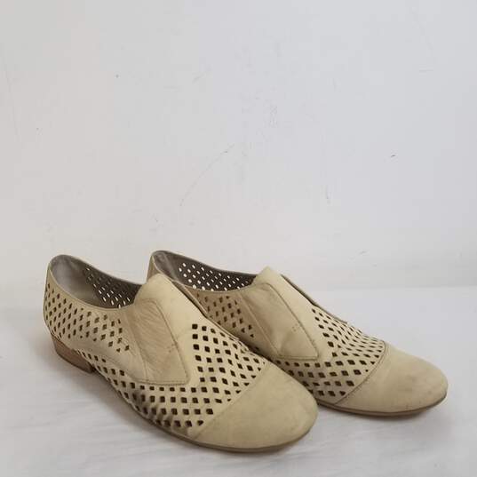 Franco Sarto Anderson Women's Size 7.5M Loafer Perforated Beige Nubuck image number 3