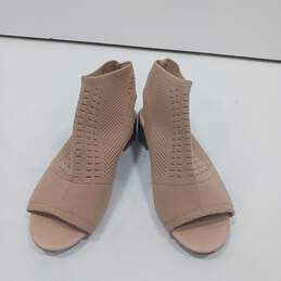 Steve Madden Blush Pink Knitted Jevers Style Heels Size 4