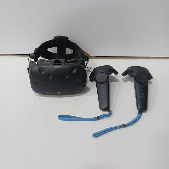 HTC Vive VR System Bundle UNTESTED image number 1