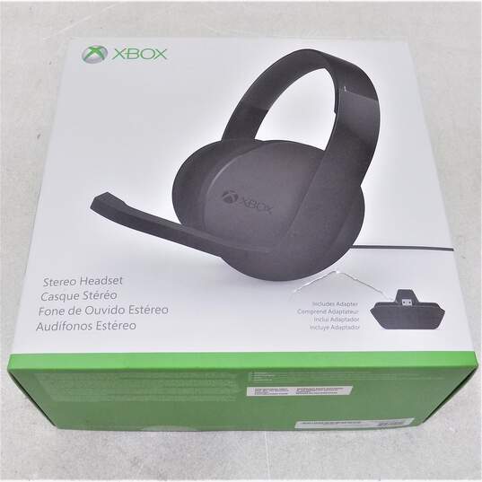 2 Microsoft Xbox One Stereo Headsets IOB image number 9