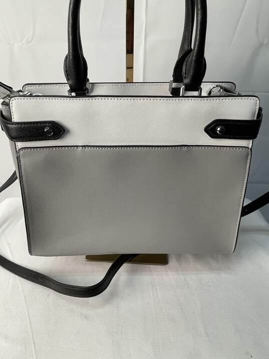 Certified Authentic Kate Spade Gray and White Handbag w/Shoulder Strap image number 2