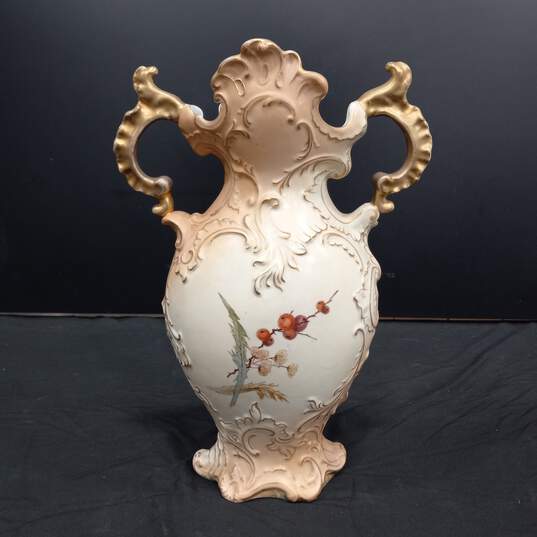Vintage  Victoria Carlsbad Vase image number 3
