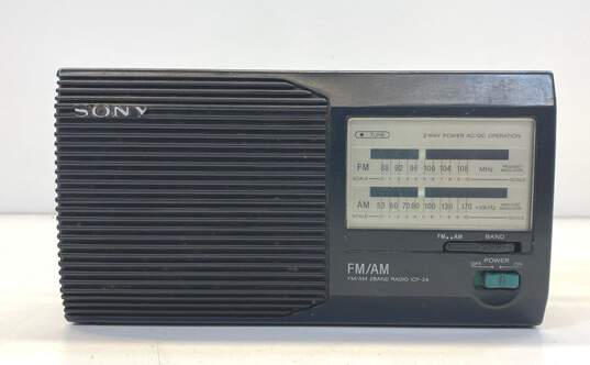 Vintage Sony FM/AM 2 Band Portable Radio Model ICF-24 2 Way Power AC/DC image number 1