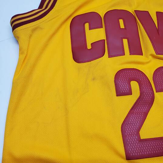 Adidas NBA Cleveland Cavaliers LeBron James Swingman Jersey NWT Size S image number 4