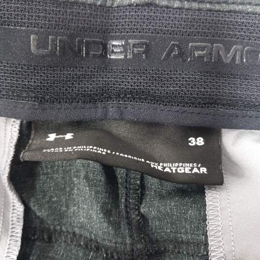 Men’s Under Armour Golf Shorts Sz 38 image number 3