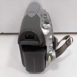Canon ZR830 NTSC Digital Camcorder w/ Accessories alternative image