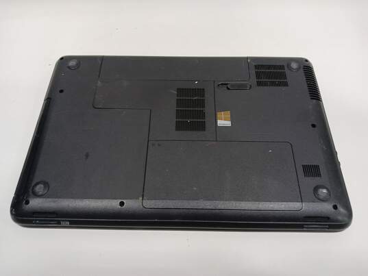 HP 2000 AMD E1 Vision Laptop image number 2