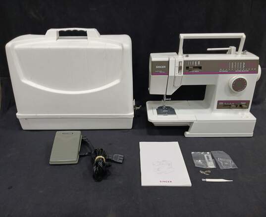 Singer White Electronic Control Sewing Machine Model 9420 in Case image number 8