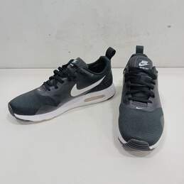 Nike Air Max Tavas Black & White Athletic Sneaker Size 10.5