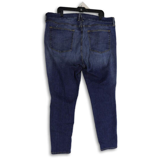 NWT Womens Blue Denim Medium Wash 5-Pocket Design Skinny Leg Jeans Size 22 image number 2
