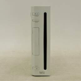 Nintendo Wii with 3 Games alternative image