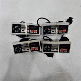 20 OEM Nintendo NES controllers alternative image