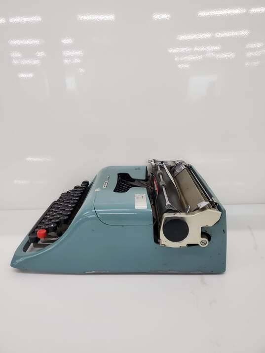 VTG Olivetti Underwood Studio 44 Manual Typewriter image number 3