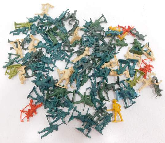Tim-Mee Toys Lot of Plastic Army Soldiers image number 1