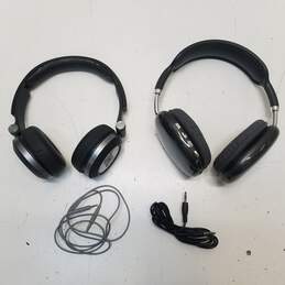 Bundle of 2 Assorted Headphones