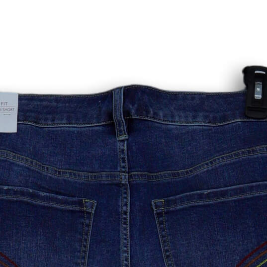 NWT Womens Blue Dark Wash Mid Rise Signature Fit Boyfriend Shorts Size 18 image number 4