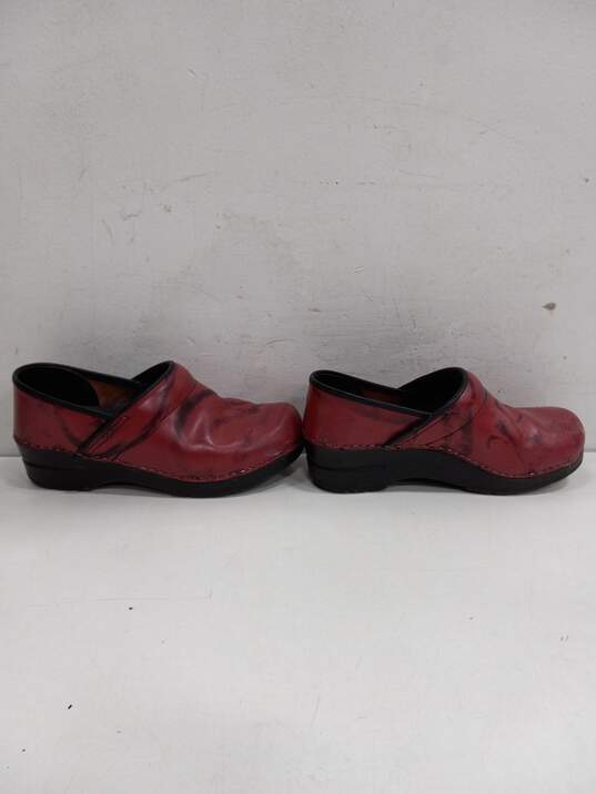 Dansko Red Tiger Clogs Slip On Shoes Women's Size 38 image number 2