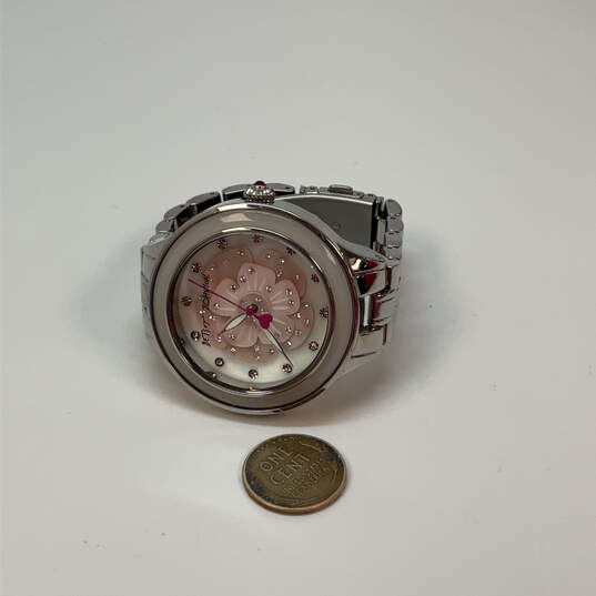 Designer Betsey Johnson Silver-Tone Flower Pop Round Dial Analog Wristwatch image number 3