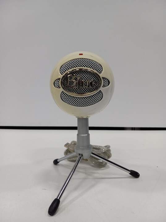 Snowball Ice Blue Microphone image number 1