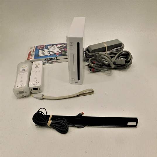 Nintendo Wii  w/2 Games and 2 Controllers image number 1