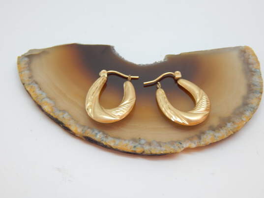 14k Yellow Gold Etched Oblong Hoop Earrings 1.2g image number 1