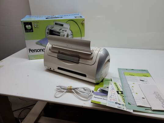 IOB Cricut CRV001 Untested P/R Personal Electronic Cutter Die-cutting Machine image number 3