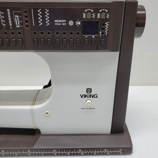 Viking White and Brown Electronic Sewing Machine Model 6690 image number 3